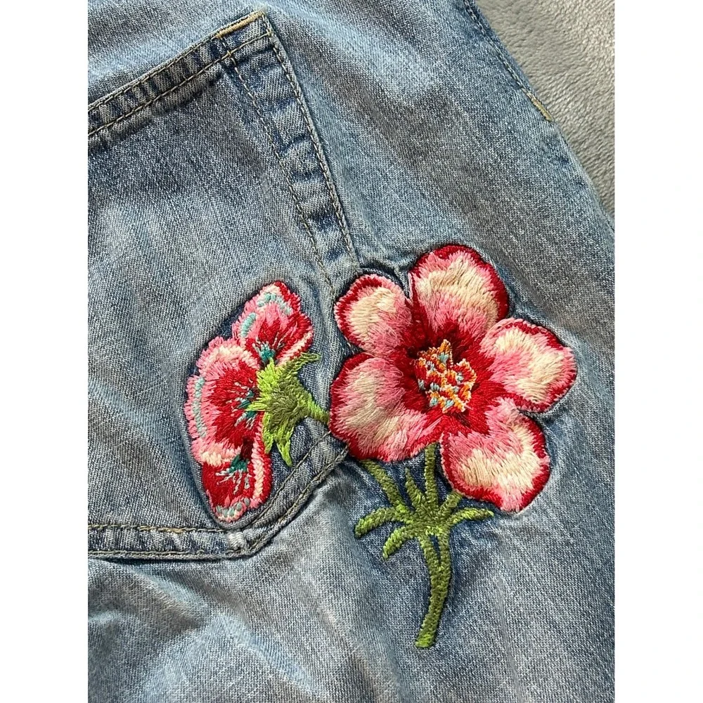 Vintage Tommy Hilfiger Y2K Denim Capri Womens Sz 2 Floral Embroidered Beach Boho